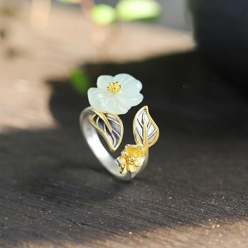 Unisex-Glücksring aus weißer Jade mit 925 versilberter Pflaumenblüte aus Kupfer
