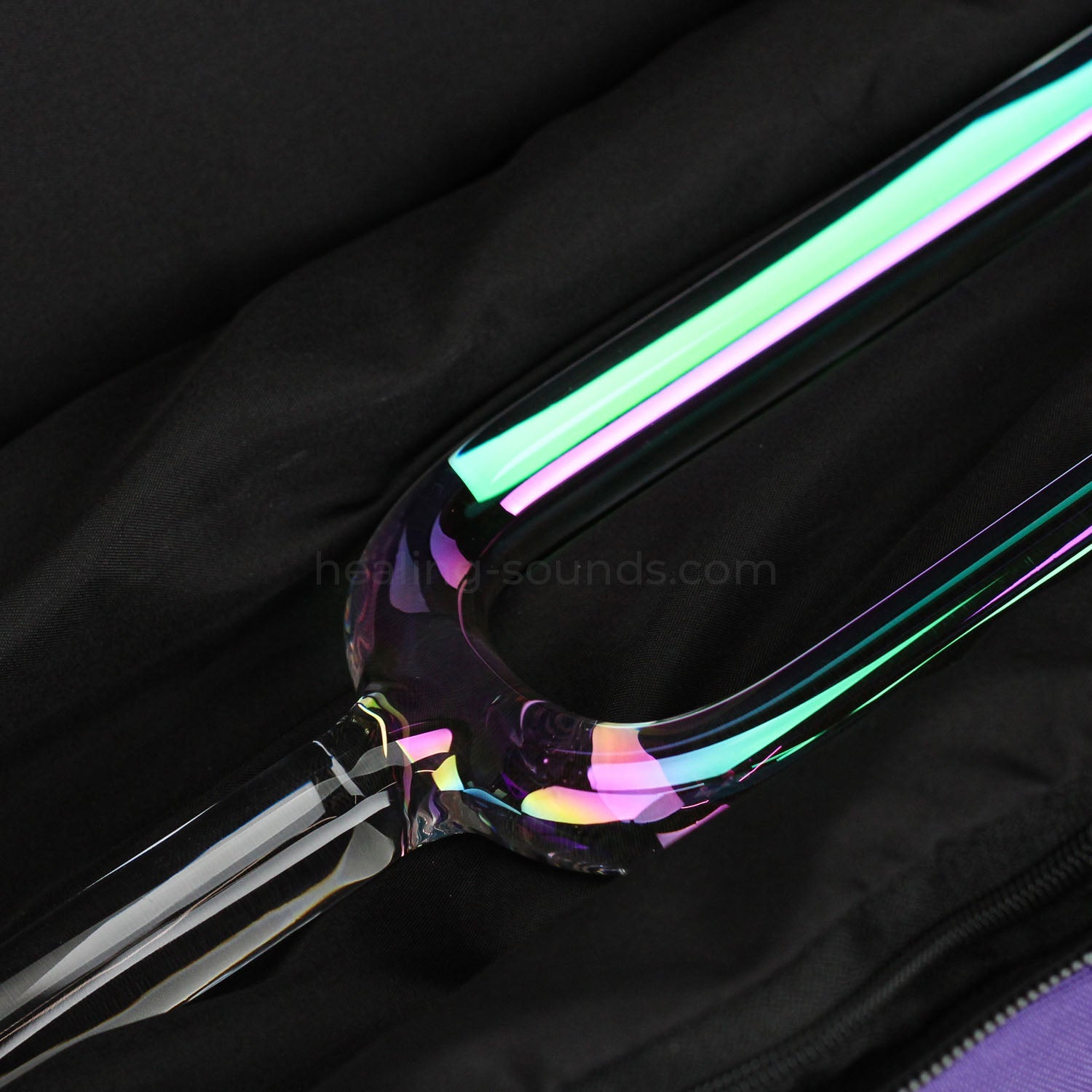 432 Hz Stimmgabel aus klarem Regenbogenquarz