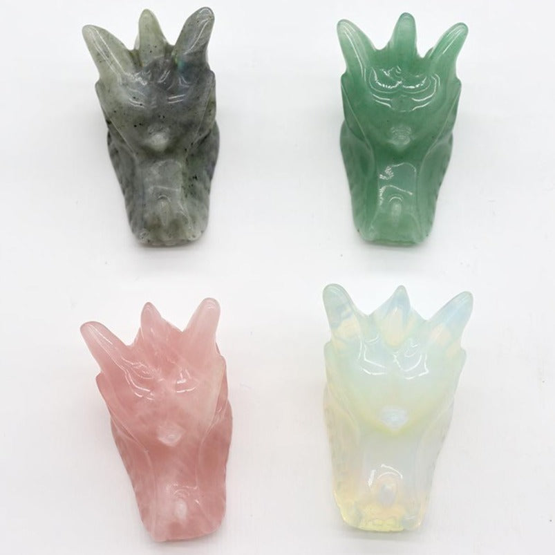 4 cm große handgeschnitzte Drachenkopf-Totenkopfstatue aus Kristall