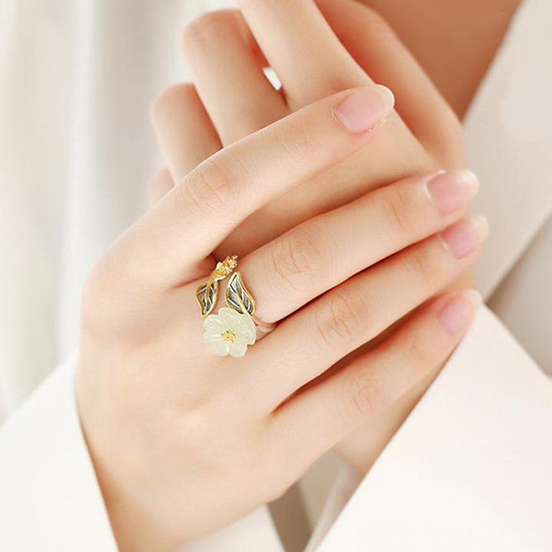 Unisex-Glücksring aus weißer Jade mit 925 versilberter Pflaumenblüte aus Kupfer