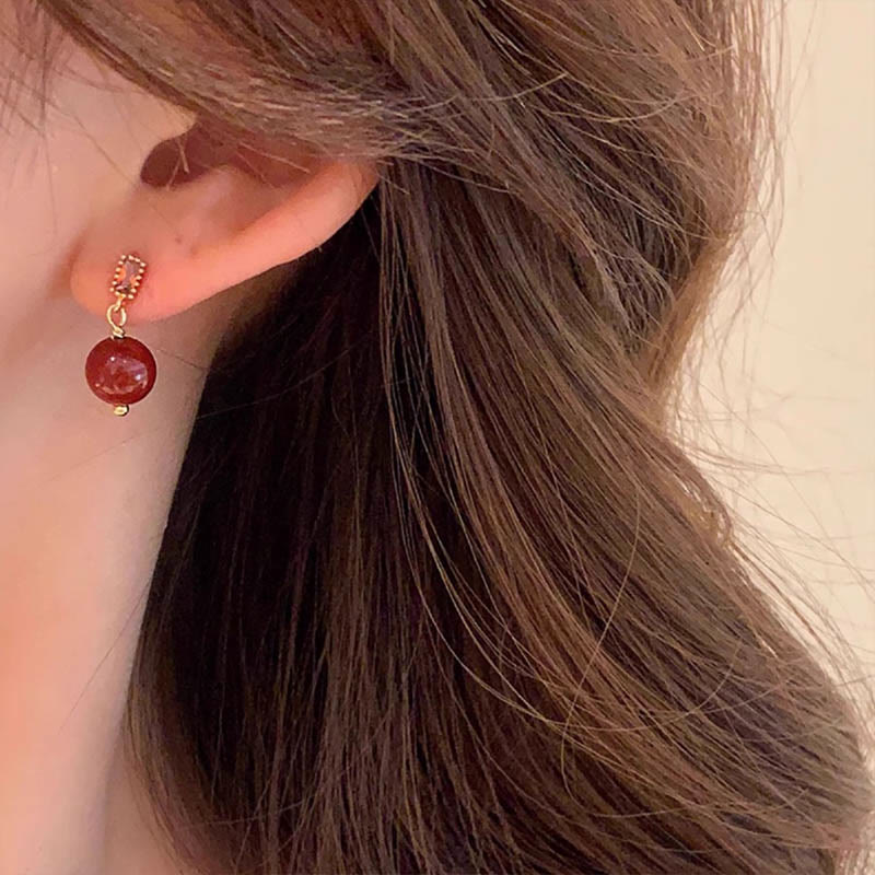 Zinnober-Ohrringe, 925er Silberpfosten und 14-karätige Goldperlen