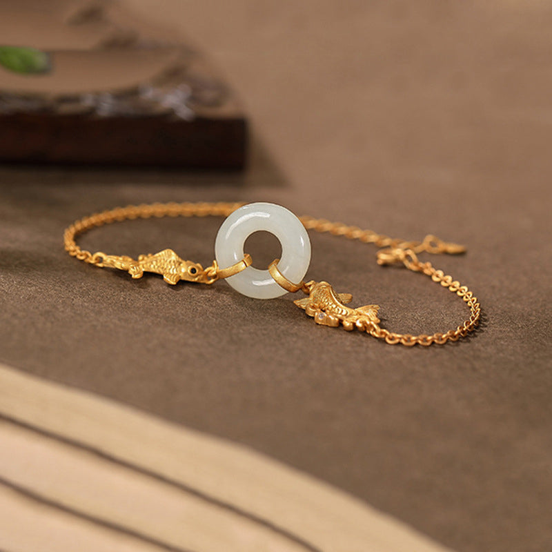 Glücksarmband aus weißem Jade mit Koi-Fisch