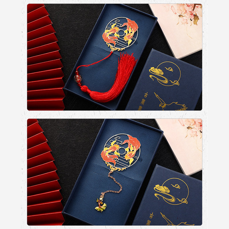 Goldfarbenes Lesezeichen aus Messing mit Koi-Fisch für spirituellen Schutz