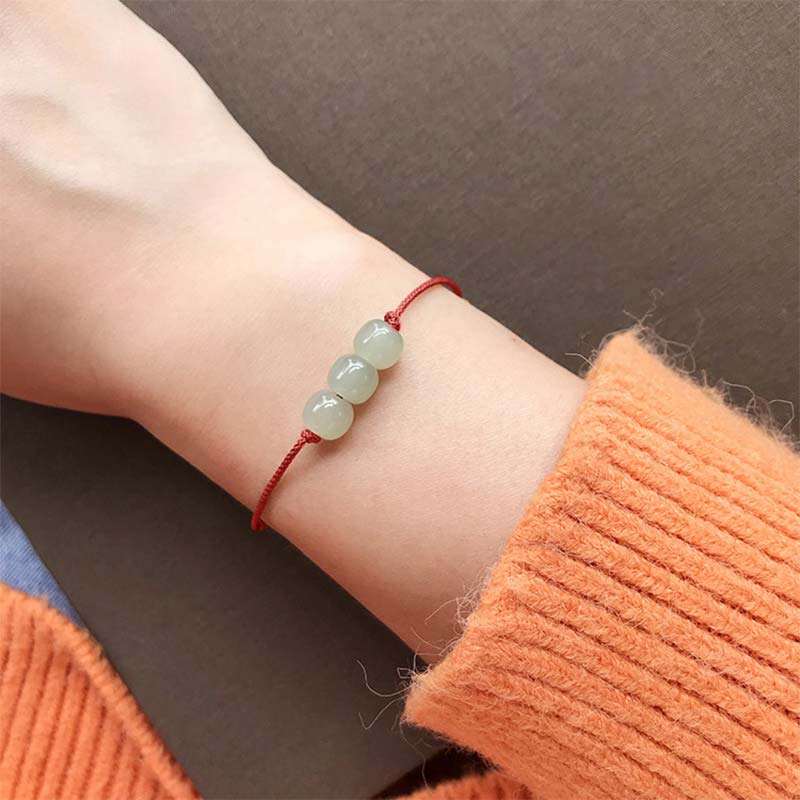 Glücksarmband aus drei Jadeperlen