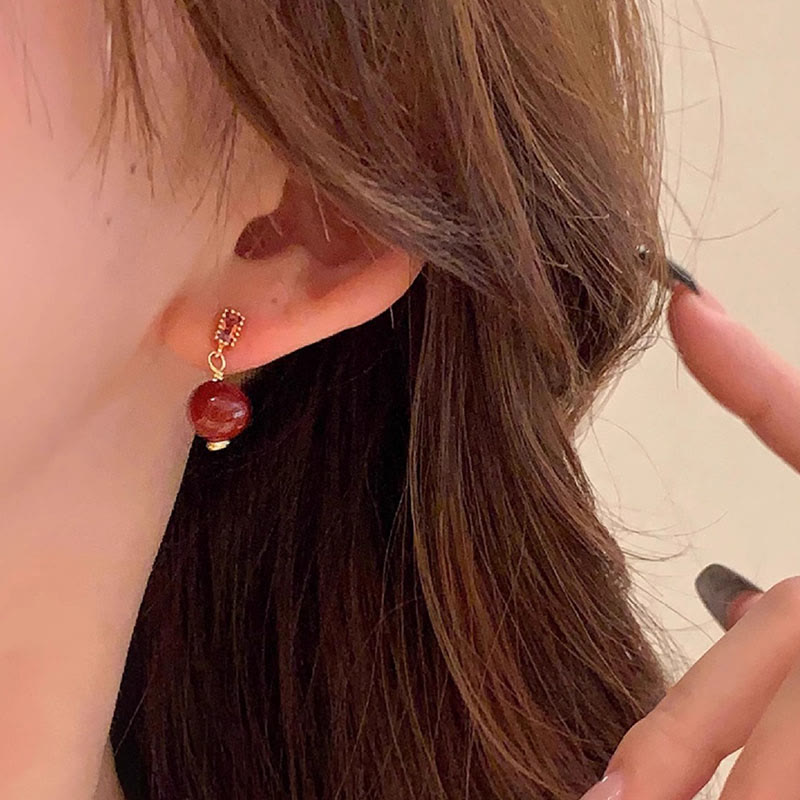 Zinnober-Ohrringe, 925er Silberpfosten und 14-karätige Goldperlen