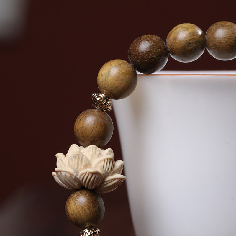 Beruhigendes Armband aus grünem Sandelholz-Lotus für Ruhe und Frieden