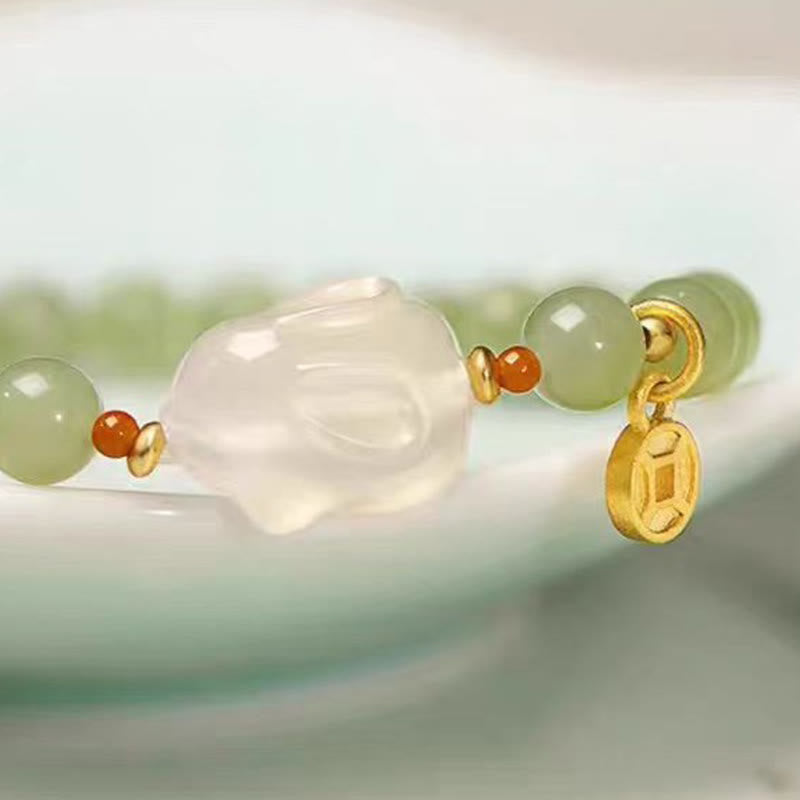6 mm Hetian Jade-Kaninchen-Kupfermünzenarmband für Glück und Wohlstand