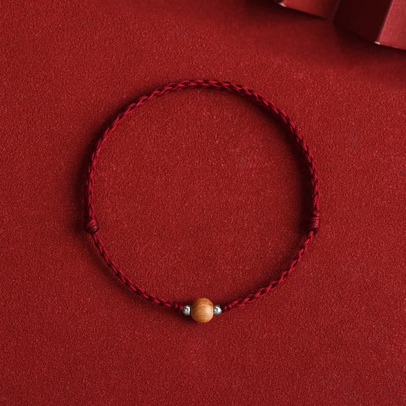6 mm Schutzarmband aus Pfirsichholz mit roter Schnur
