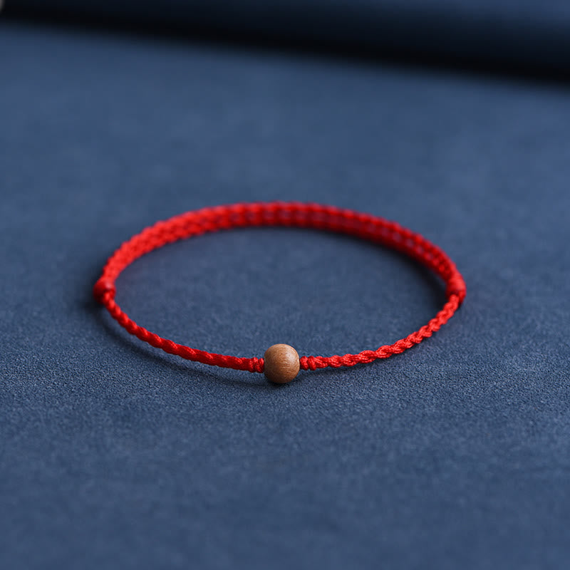 6 mm Schutzarmband aus Pfirsichholz mit roter Schnur