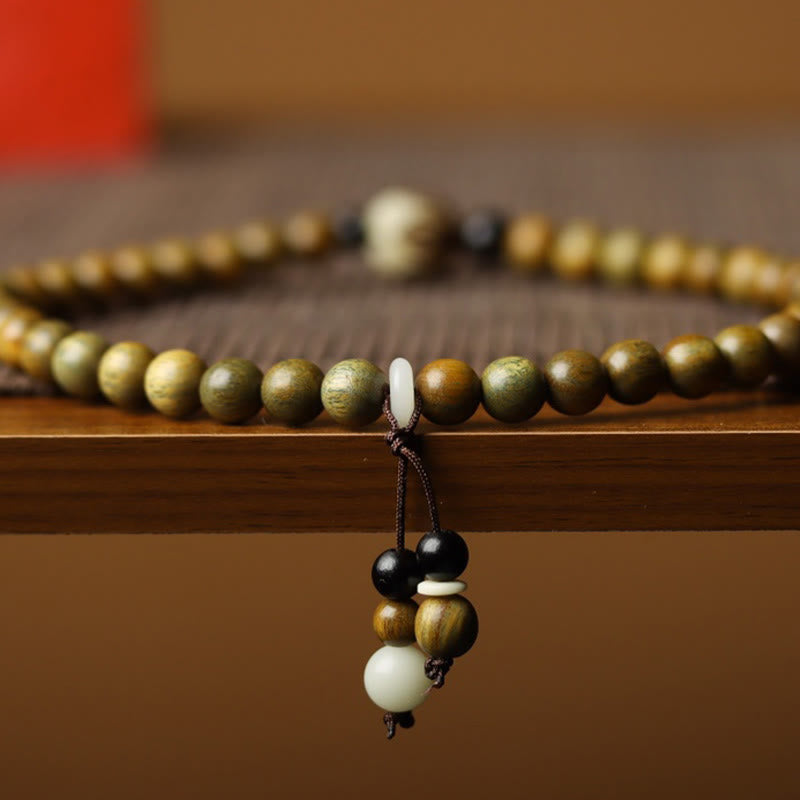 Beruhigendes Doppelwickelarmband mit grünem Sandelholz-Lotus