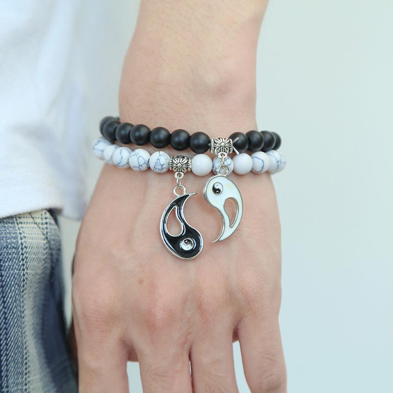 Unisex Yin Yang Armband-Set mit schwarzen Onyx- und weißen Türkisperlen