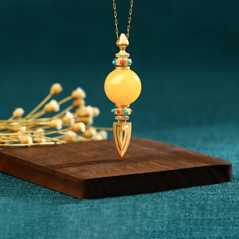 Bernsteinfarbener Vajra-Halskettenanhänger, 24 Karat vergoldet