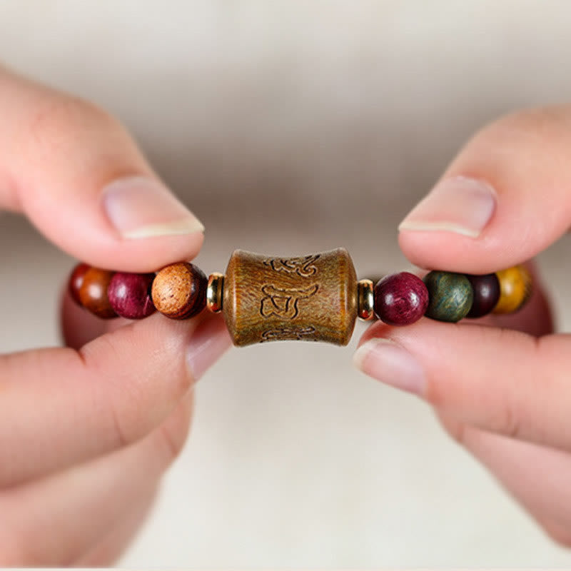 8 mm mehrfarbiges Schutzarmband aus Sandelholz „Om Mani Padme Hum“