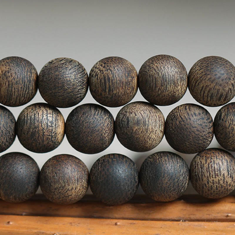 8 mm weißes Mala-Armband aus Qinan-Adlerholzholz für Frieden und Stärke