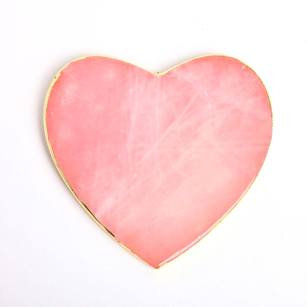 9,5 cm großer Untersetzer aus Rosenquarzkristall mit Teller am Goldrand