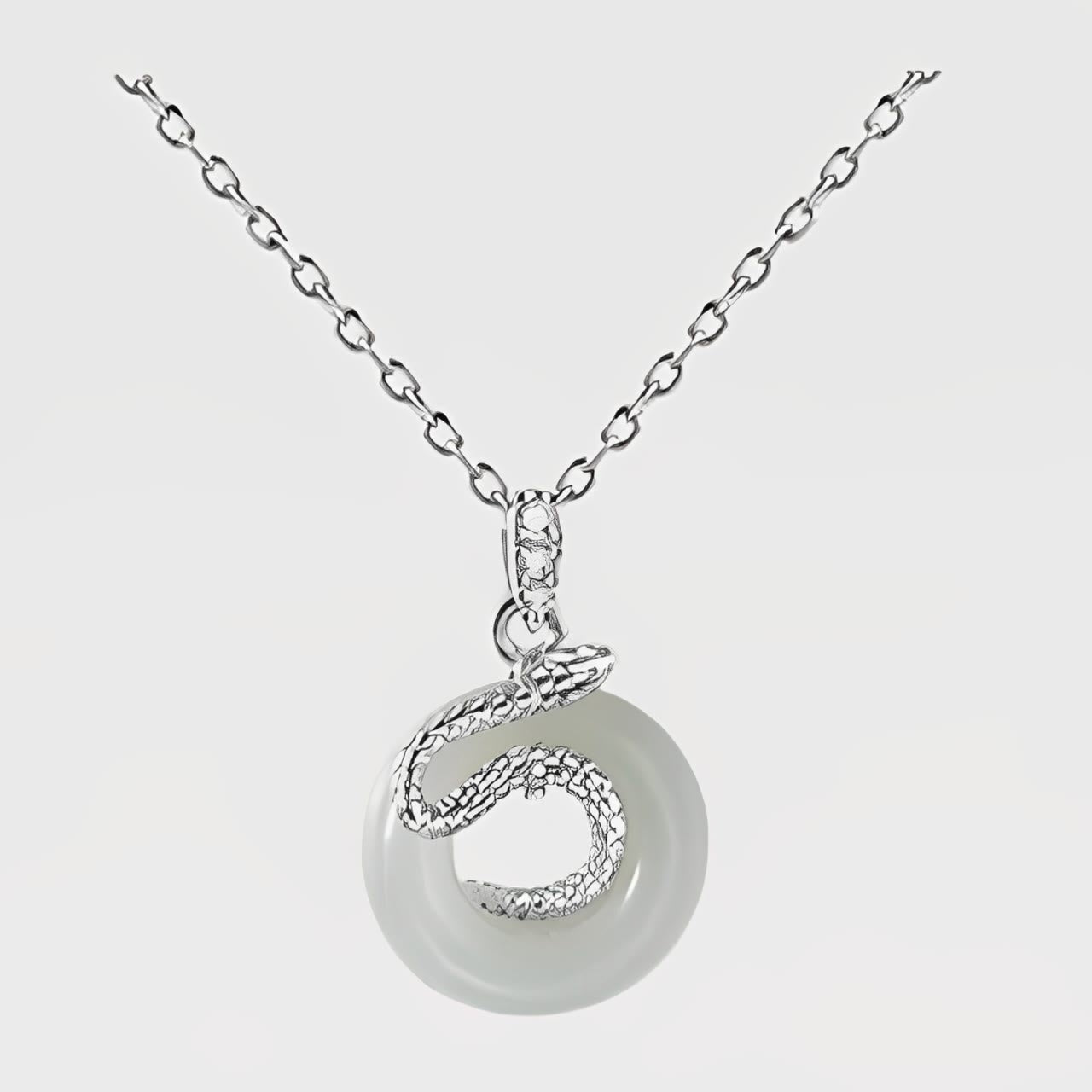 Halskette mit Schlangen-Jahressymbol aus Hetian-Jade in 925er Sterlingsilber mit Peace-Schnalle