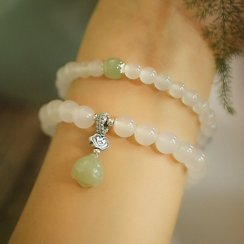 Schutzarmband mit Lotus-Muster aus weißem Achat und Jade