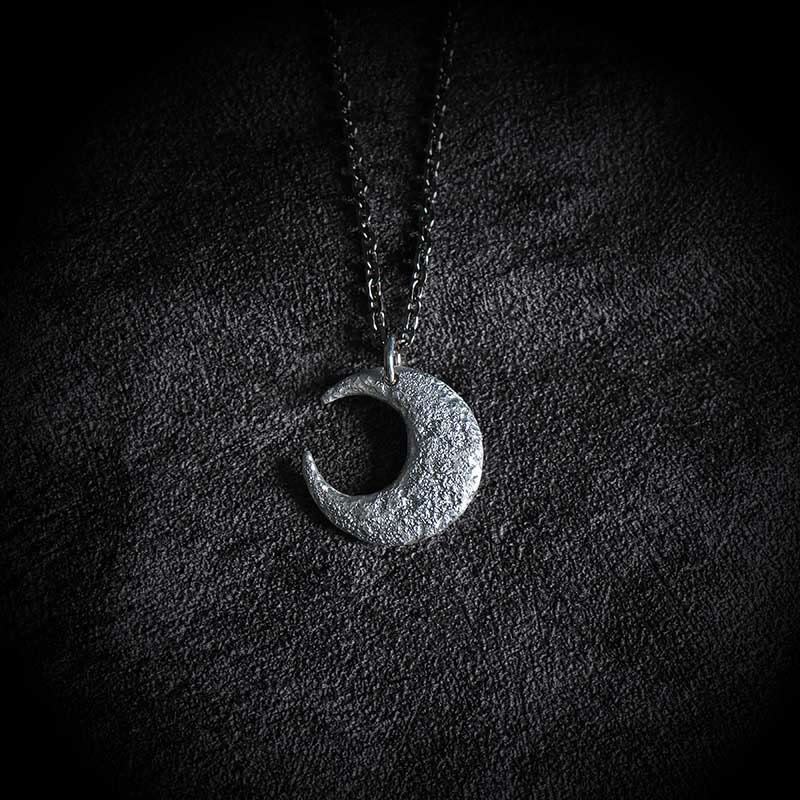 Halskette mit Mond-Balance aus 999er Sterlingsilber für spirituellen Schutz