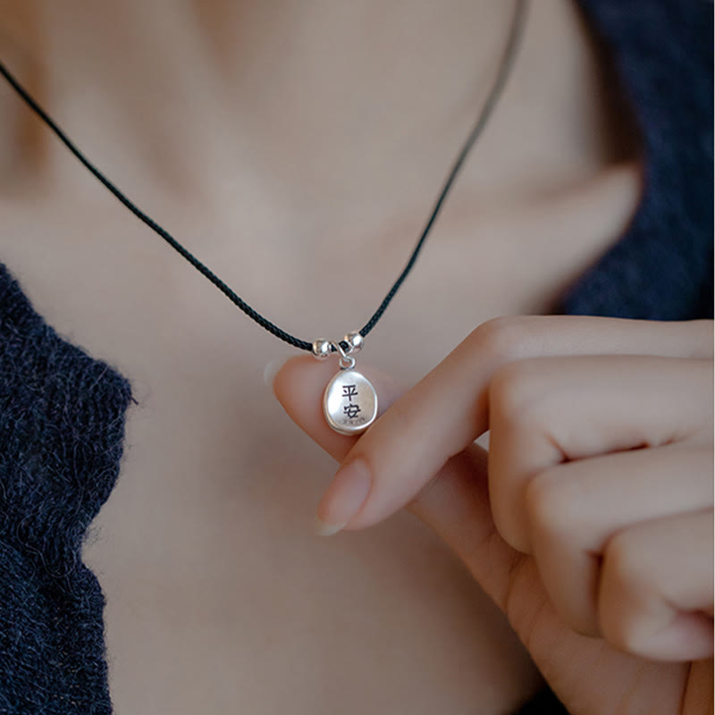 Spirituelle Halskette aus 999er Sterlingsilber mit Peace Joy Fu-Anhänger