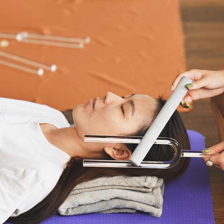 432 Hz Stimmgabel aus klarem Kristall zur Heilung