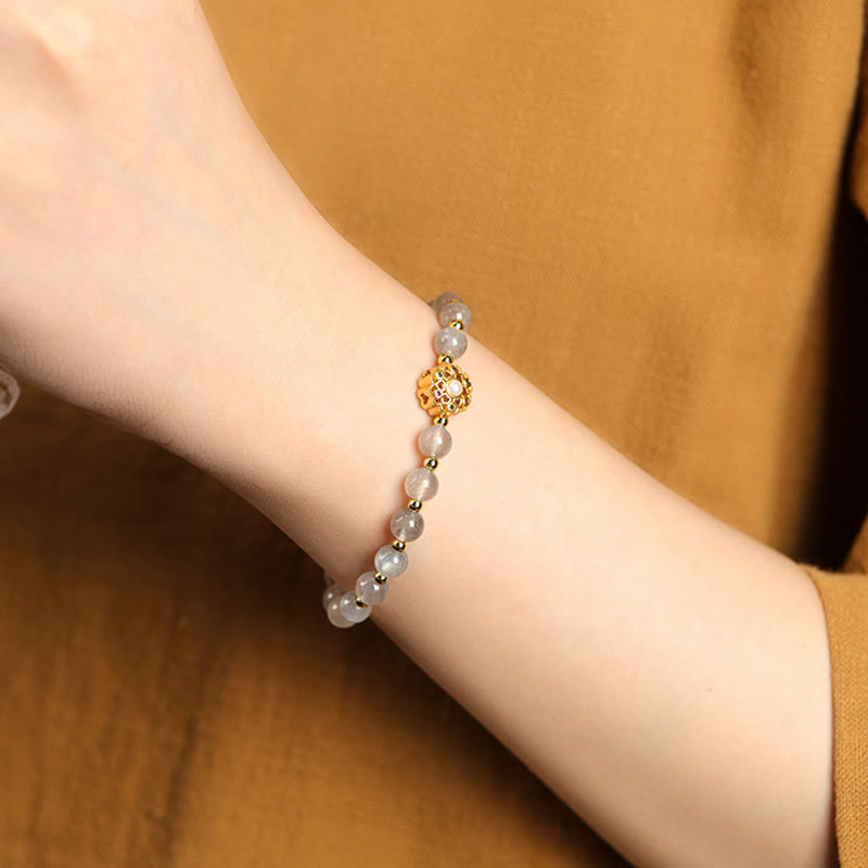 Spirituelles Armband aus 14 Karat Gold mit Erdbeerquarz und Fu-Anhänger