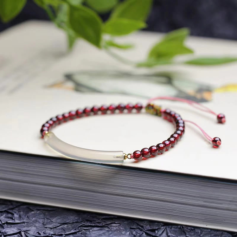 Verstellbares Granat-Grau-Achat-Armband für Ruhe und Ausgeglichenheit