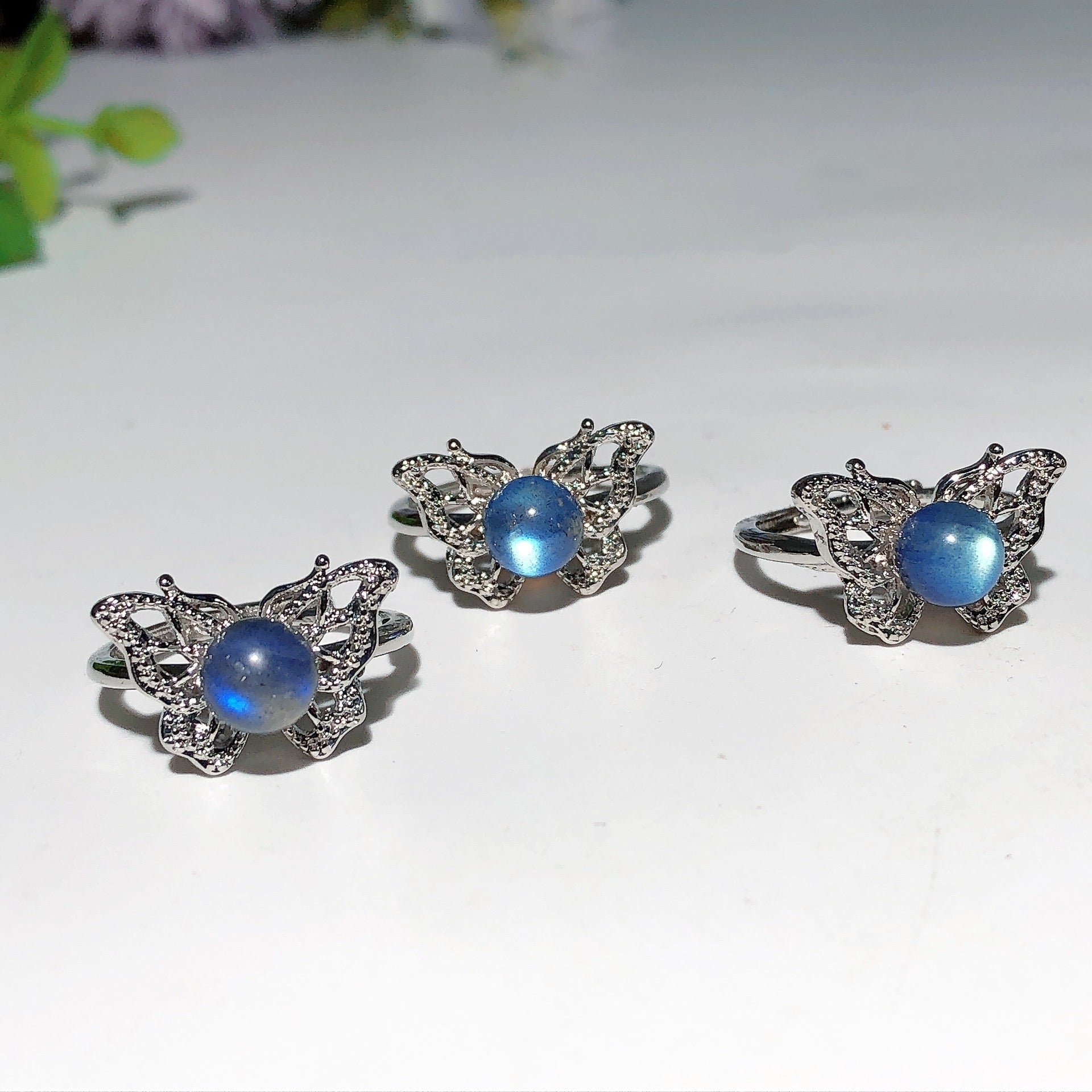 Verstellbarer Labradorit-Heilring mit Mond und Schmetterling