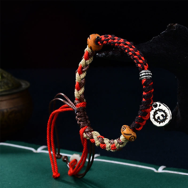 Verstellbares Garuda-Armband aus roter Schnur mit tibetischem Silberanhänger