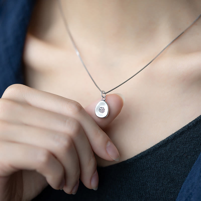 Spirituelle Halskette aus 999er Sterlingsilber mit Peace Joy Fu-Anhänger