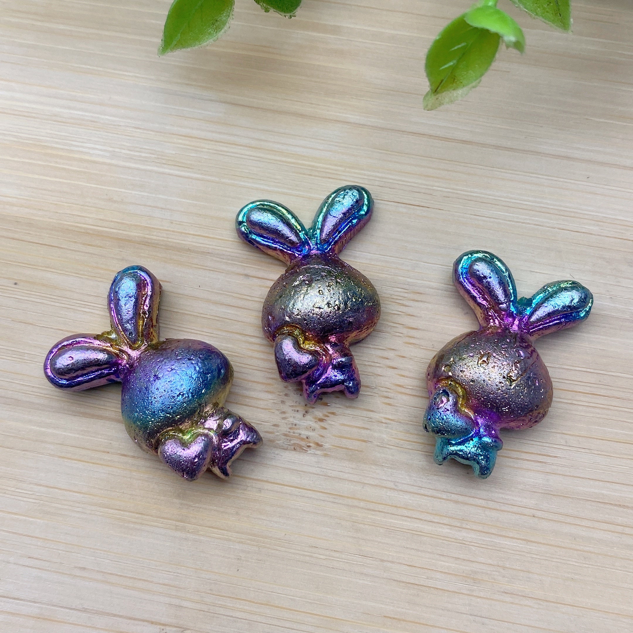 Aura Bismuth Mini-Kaninchen-Kristallfigur, 2,7 cm