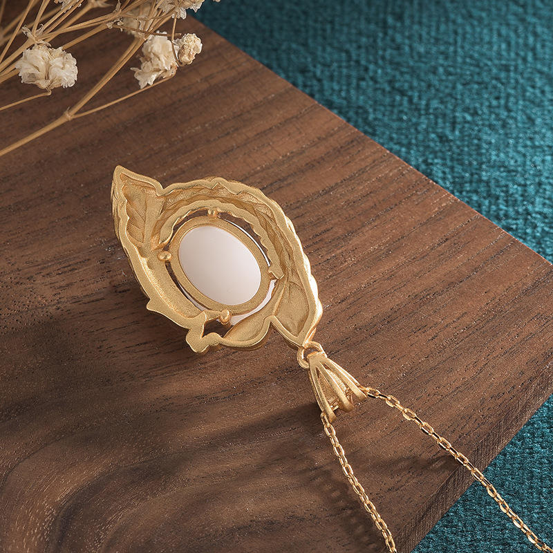 Weiße Jade-Halskette mit Pfauensegen für Schutz und Glück