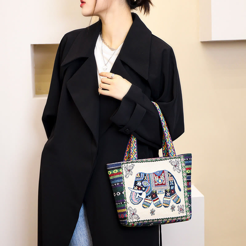 Große Canvas-Tragetasche mit Elefanten-Schmetterlings-Stickerei – Spiritueller Charme