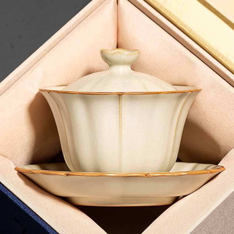 Beigefarbenes Keramik-Gaiwan mit Pflaumenblüten-Design, 120 ml Teeservice