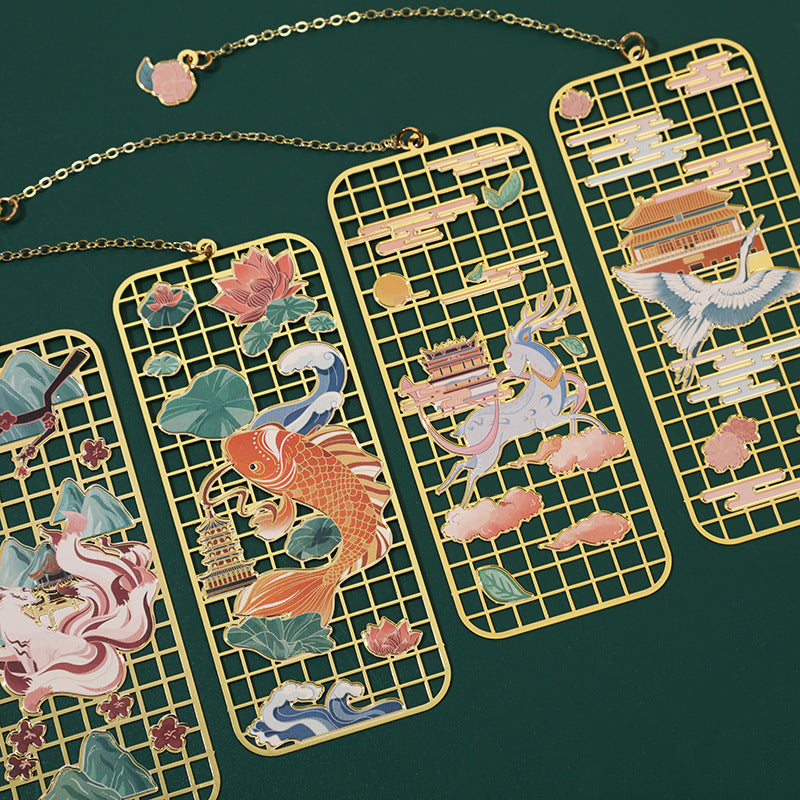 Hohles Lesezeichen aus Messing mit Elch, Koi-Fisch, Kranich und Fuchs