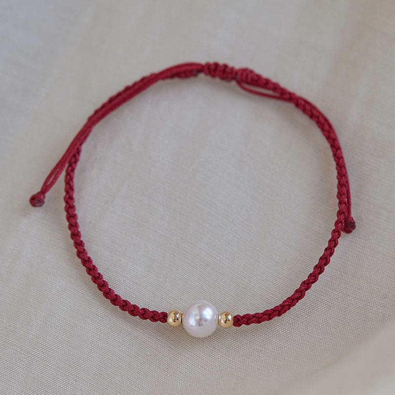 Unisex Perlenarmband mit Glücksbringer auf roter Schnur, 6 mm Perlen