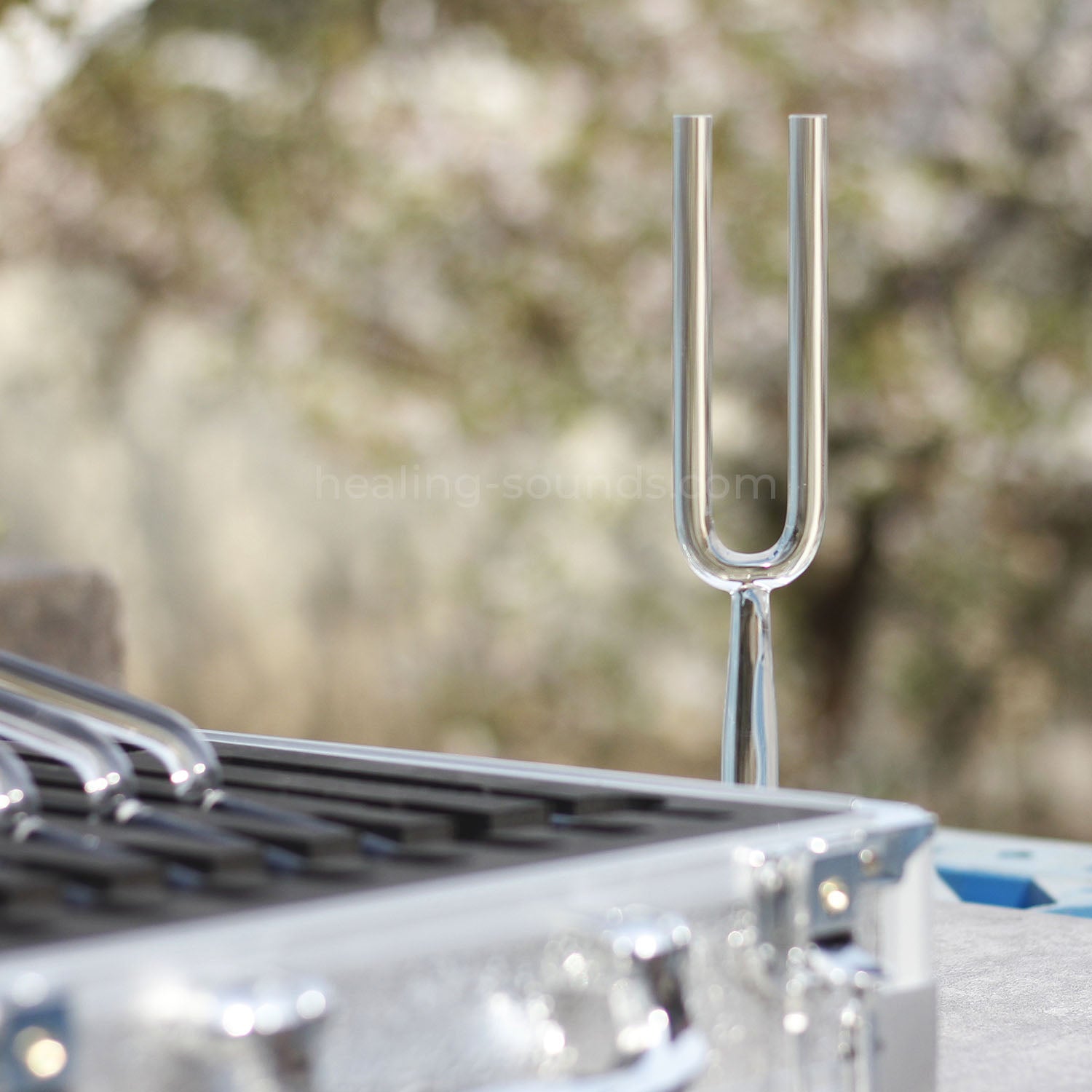 432 Hz Stimmgabel-Set aus klarem Kristall mit Box – 8-teilig – 10 mm/20 mm