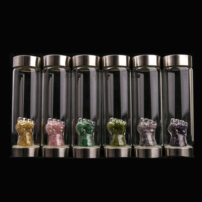 Kristallglas-Wasserflasche mit Edelsteinboden – Heilende Flüssigkeitszufuhr