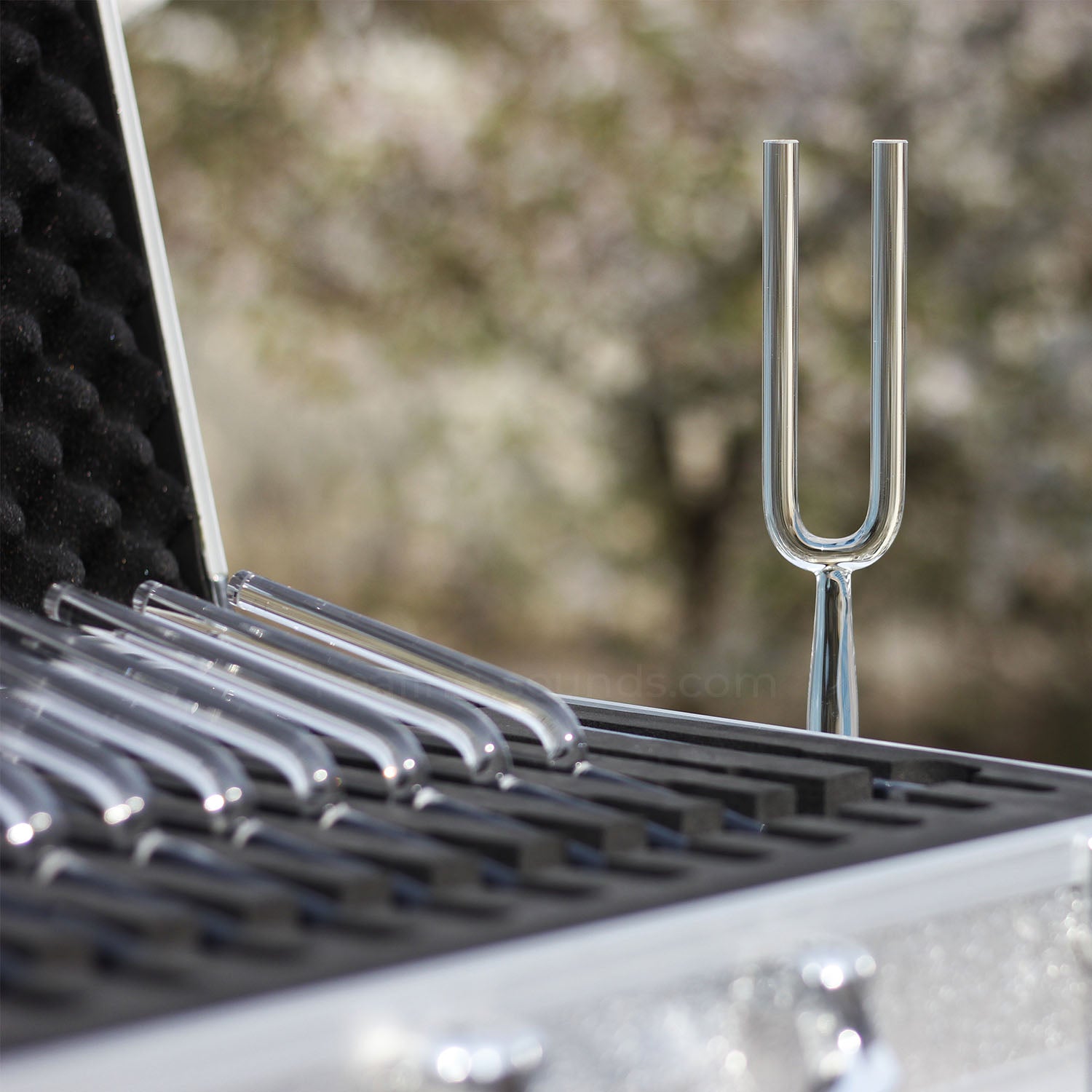 432 Hz Stimmgabel-Set aus klarem Kristall mit Box – 13-teilig – 10 mm