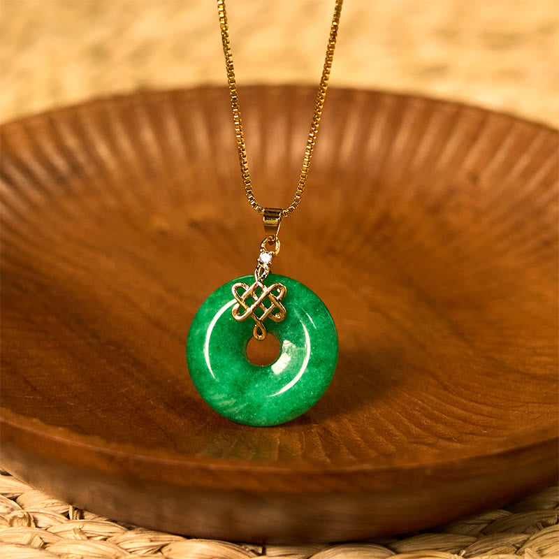 Halskette mit Peace-Anhänger in Cyan-Jade