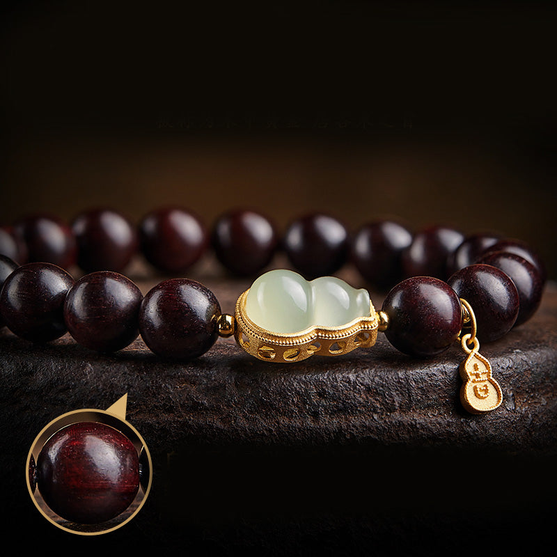 Kleines Blattarmband aus rotem Sandelholz und Jade für Ruhe und Schutz