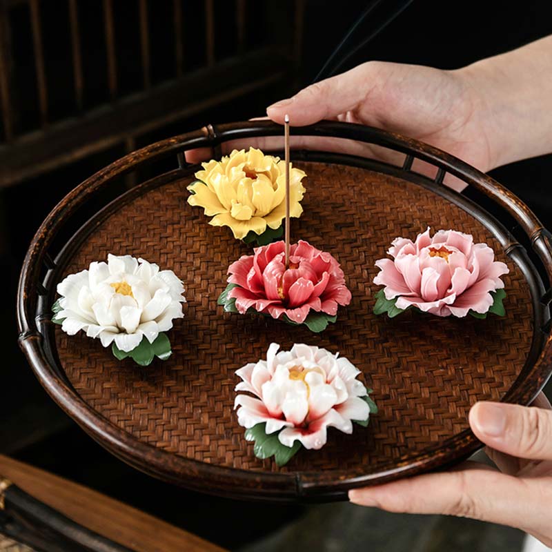 Tibetischer Lotus-Segen-Räucherstäbchenhalter aus Keramik