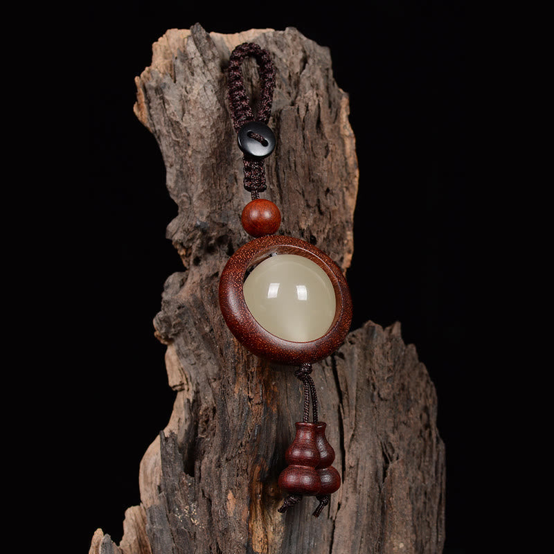 Schlüsselanhänger aus Ebenholz mit Peace-Zeichen | Leuchtperlen aus rotem und grünem Sandelholz