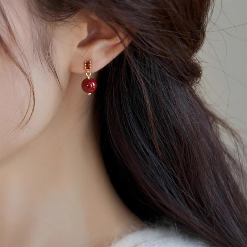 Zinnober-Ohrringe, 925er Silberpfosten und 14-karätige Goldperlen