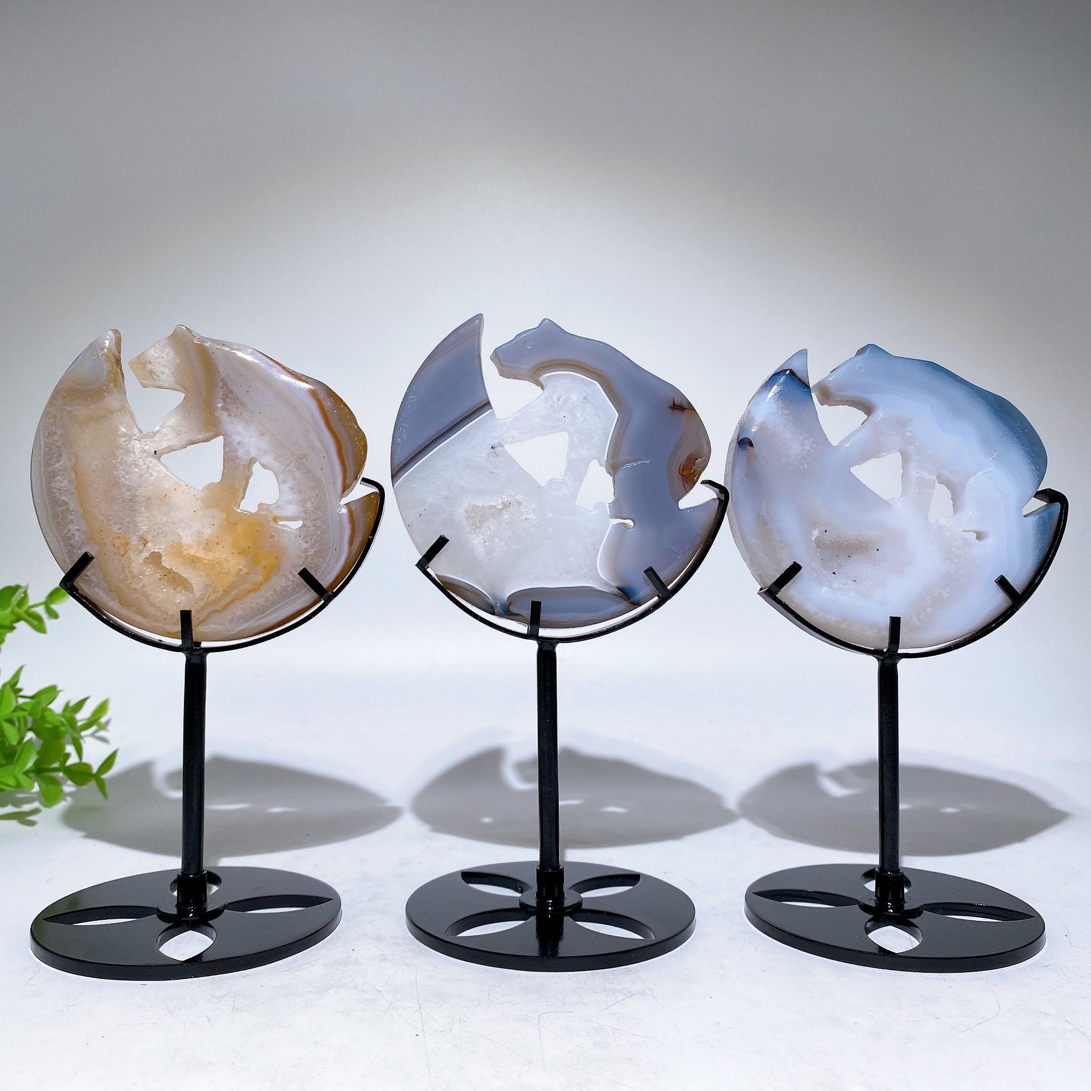 Druzy Achat Kristall Bär auf Mond Schnitzerei 3,2"