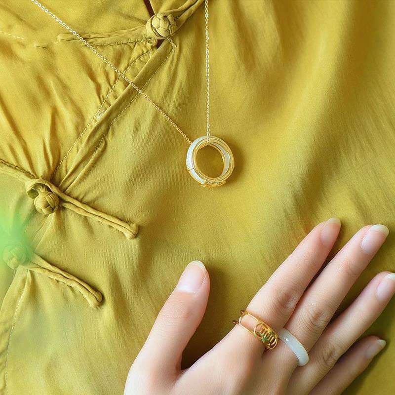 Glücksring-Halskette aus weißer Jade | Unisex, größenverstellbar