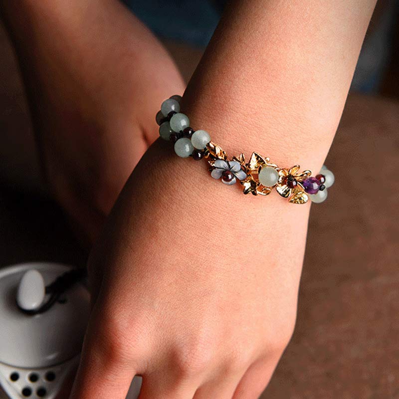 Grünes Aventurin & Granat Glücksarmband mit Blütenblättern