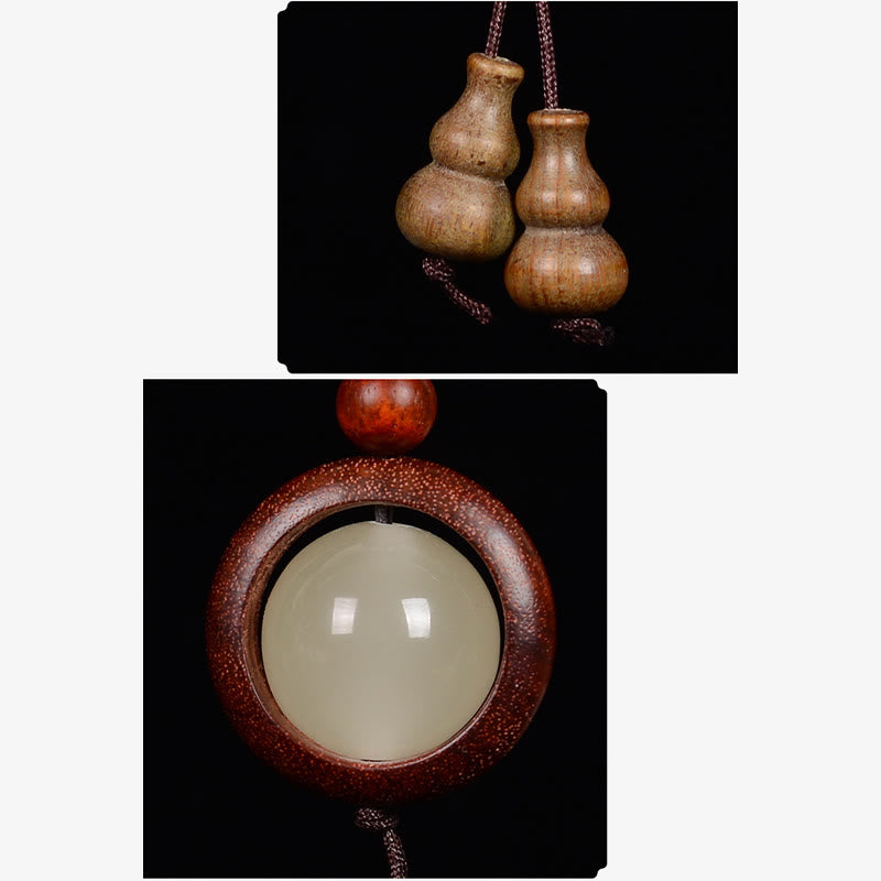 Schlüsselanhänger aus Ebenholz mit Peace-Zeichen | Leuchtperlen aus rotem und grünem Sandelholz