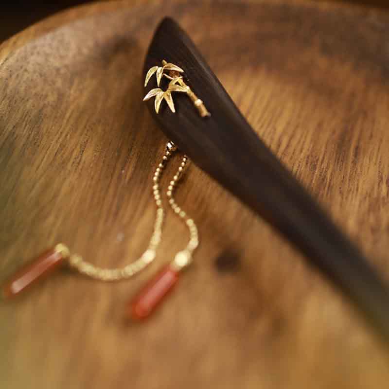 Chinesische Haarnadel aus rotem Achat und Ebenholz mit Vertrauensquaste