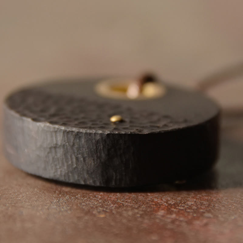 Unisex-Halskette aus Ebenholz mit spirituellem Kupferanhänger für den Frieden