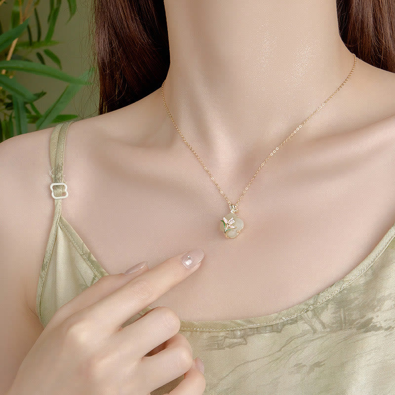 Elegante Hetian Jade Schmetterling Blume Halskette & Ohrringe